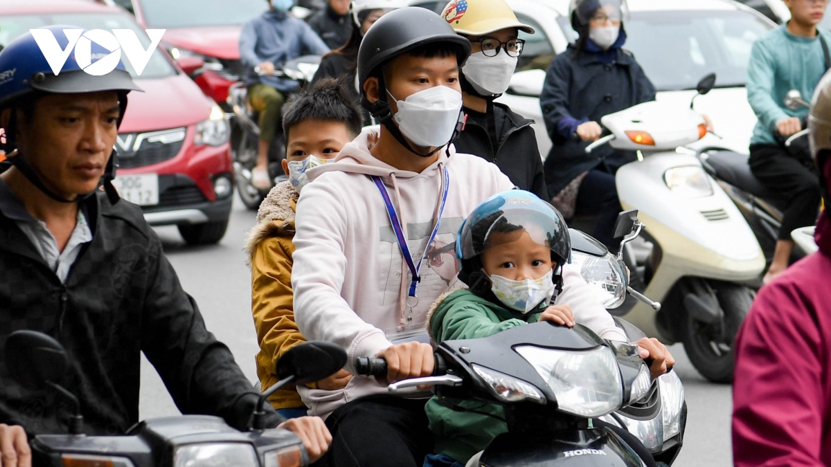 Hanoi welcomes first cold period as winter emerges